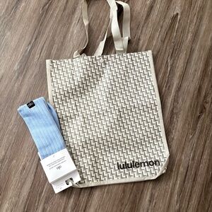 Lululemon Beige Chevron Tote Bag with Light Blue Alo Ribbed Socks